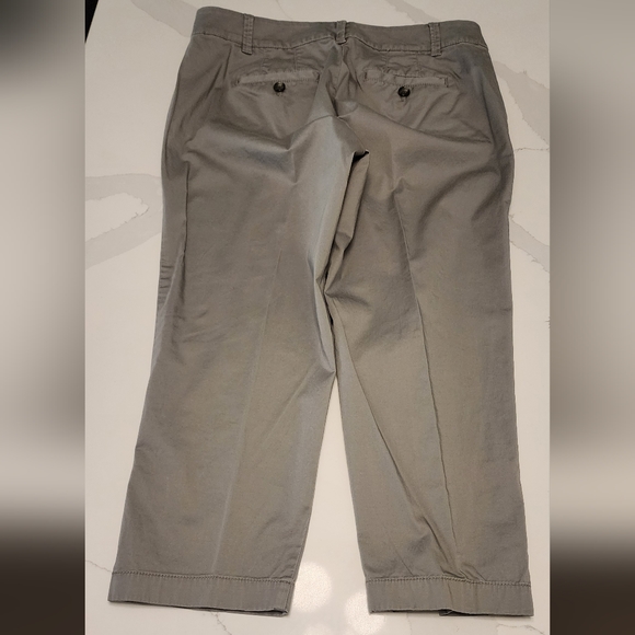 ANN TAYLOR 8 Petite - Grey Capri Pants - Picture 10 of 10